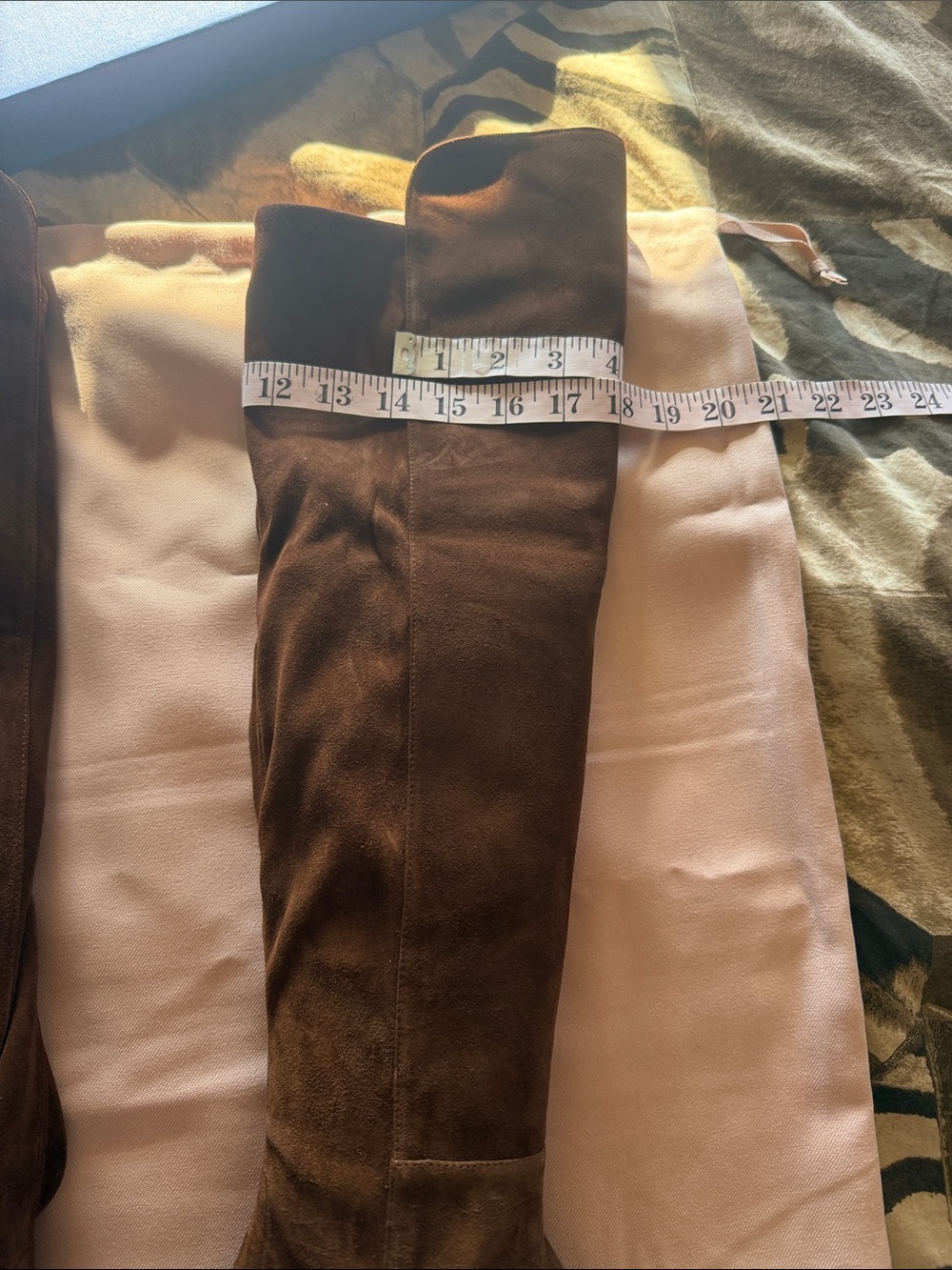 STUAR WEITZMAN
Women's Finn 50/50 Boots
Color: Deep Coffee Suede
SIZE: 8.5 - Picture 13 of 15